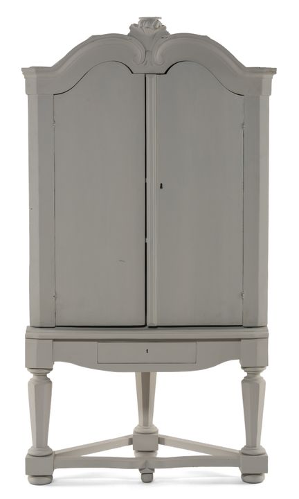 Corner Cabinet with Stollen   Holland, 18th centur