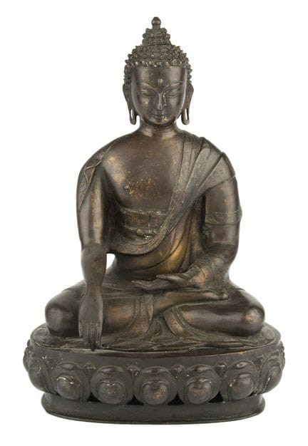 莲花座上的青铜佛像，高39.5厘米。