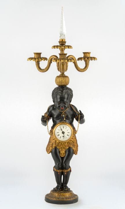 Figürliche Tischuhr mit Leuchteraufsatz   Um 1900 
