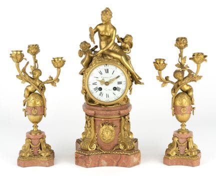 Orologio a pendolo e coppia di girandole a tre fia