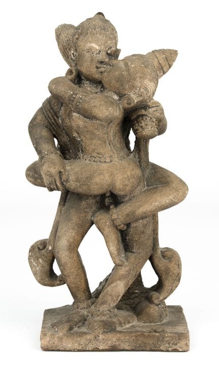 Pareja de amantes erótica. Piedra arenisca, 29 cm 