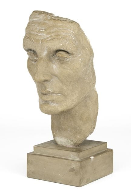 辛特尼斯，蕾妮   1888年克洛兹科 — 1965年柏林 《自画像》。灰泥与石膏材质，灰色涂层。带