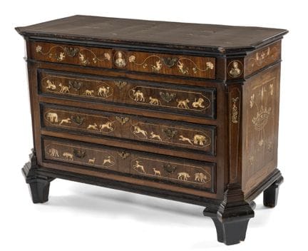 Italian Baroque chest of drawers   Early 18th cent