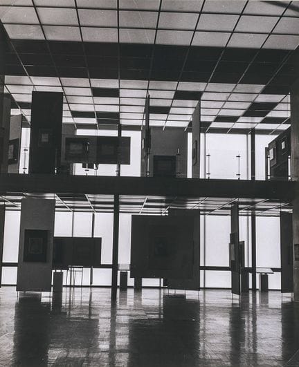 Paul Almasy 1906-2003 
Vue d'une exposition d'arch