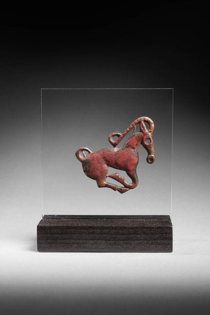 TAVOLLA CON STAMPO DI STAMBECCO

Arte delle steppe
