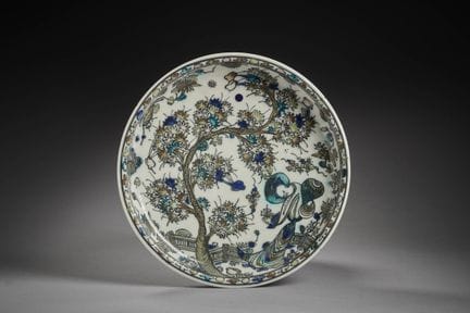 PIATTO CON DECORAZIONE IN STILE SINICO

Iran qajar