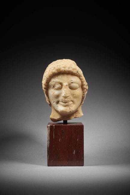 TÊTE DE KOUROS EN MARBRE

Art grec, période archaï