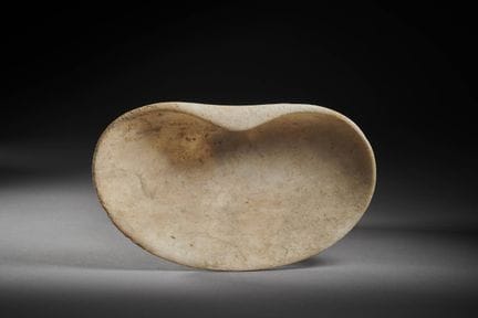 COUPELLE EN MARBRE EN FORME DE COQUILLE

Art des C