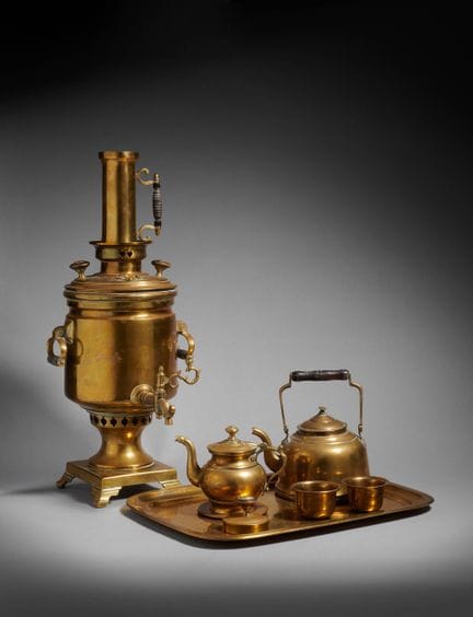 SAMOVAR E SERVIZIO DA TÈ

Kalemkarian Frères, prob