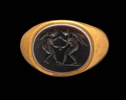 ANELLO CON INTAGLIO RAPPRESENTANTE DUE EROTI

Arte
