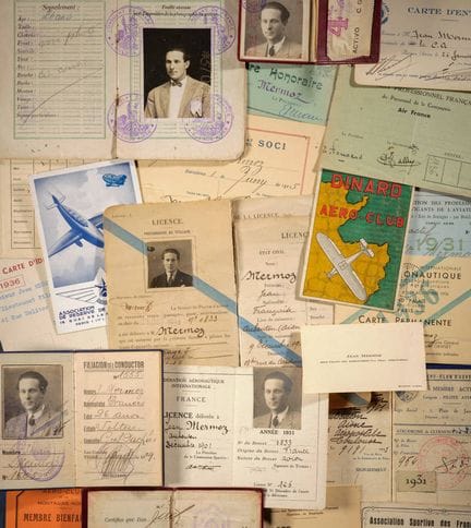 INTERESANTE CONJUNTO DE DOCUMENTOS DE IDENTIDAD DE
