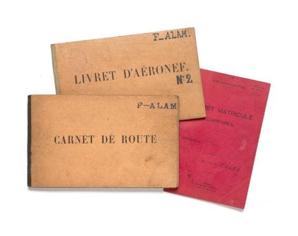 CONJUNTO DE TRES CUADERNOS DE VUELO

Correspondien