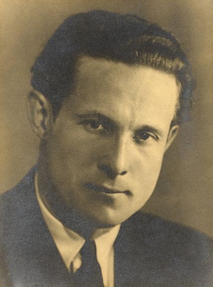 Attribuée au studio HARCOURT

Portrait de Jean Mer