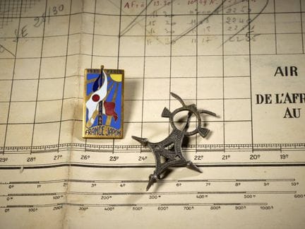 DEUX INSIGNES PROVENANT DE JEAN MERMOZ

Comprenant