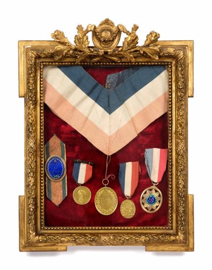 CADRE COMMÉMORATIF DE LA RÉVOLUTION FRANCAISE

Com