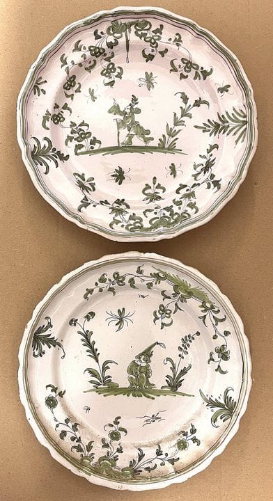 Deux assiettes en faïence du Sud-Ouest du XVIIIe s