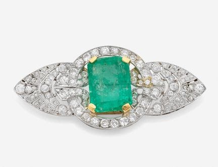 Broche

En platine et or 18k, centrée d'une import