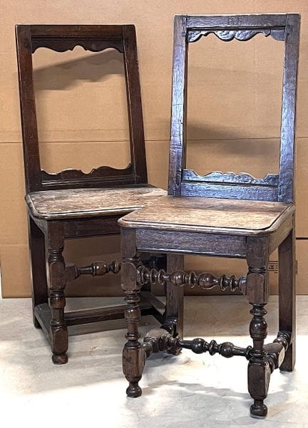 Dos sillas pequeñas, al estilo del siglo XVII

De 