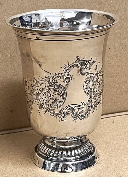 Pierre Bachelier

TIMBALE EN ARGENT

Par Pierre Ba