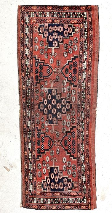 Alfombra Torba turcomana, hacia 1900

De lana

Res