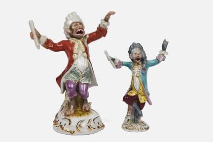 DEUX SINGES MUSICIENS EN PORCELAINE ALLEMANDE DE L