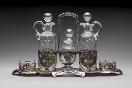 Art Nouveau
Silver plated oil and vinegar set with