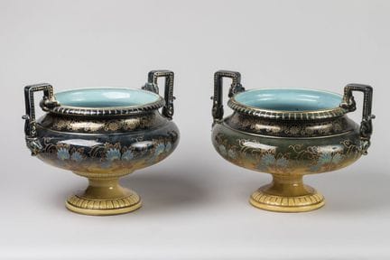 Sarreguemines
Pair of vases on pedestals with two 