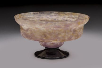 Schneider
Jewelry bowl on a pedestal made of marbl