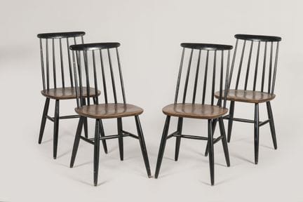 伊尔马里-塔皮奥瓦拉（1914-1999）
餐厅套装包括 ：
一张 "Pirkaa "型餐桌，长方形