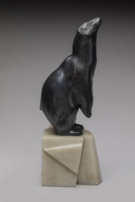 皮埃尔·勒·法盖（1892-1962）
《驯熊》
青铜雕塑，表面经古银色做旧处理，置于用作夜灯的雪花