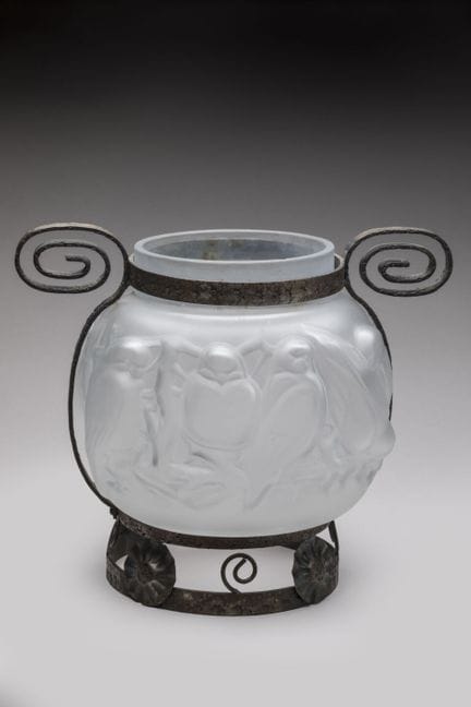 Muller
Ball-shaped vase made of pressed molded gla