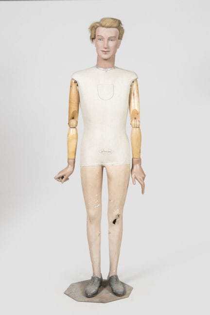 Imans
Standing mannequin with a wax head and hands