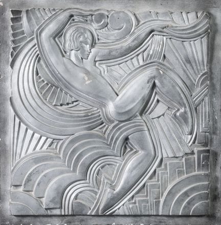 莫里斯·皮科（1900-1977）据
《裸体舞者》
银色古铜色灰泥浅浮雕。边缘及表面有小块缺损。背面