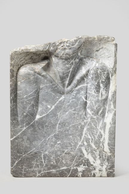 意大利学派
灰色纹理大理石浅浮雕，刻画了一尊略带浮雕效果的女性半身像。高53厘米，宽39厘米
TR