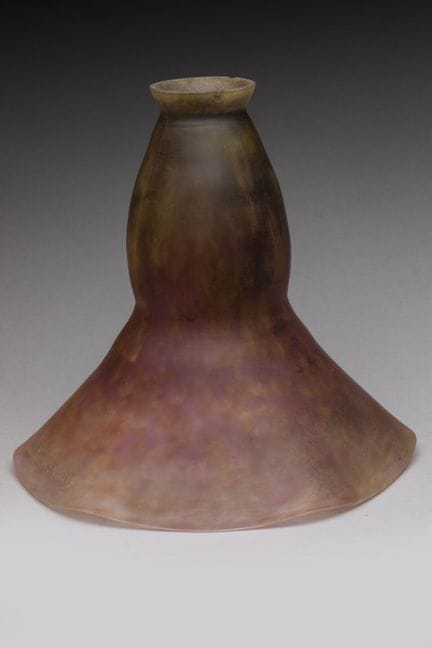 Daum 
Tulip-shaped vase with a marbled glass body 