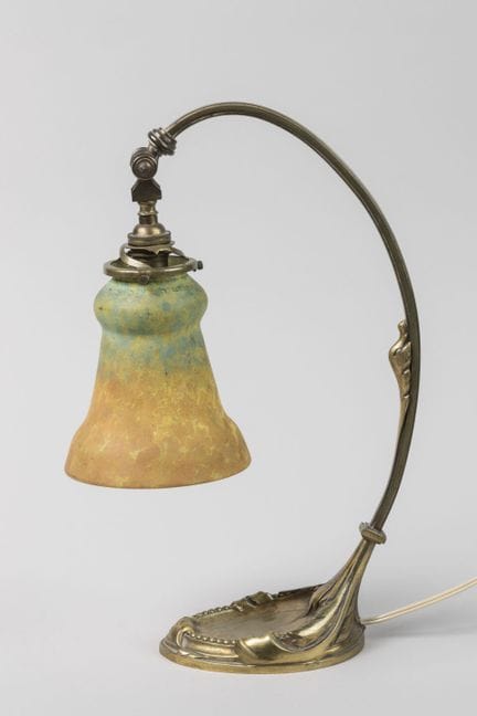 Daum 
Table lamp with a tulip-shaped shade made of