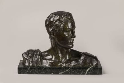 维克托-德马内（1895-1951 年）
"仿古风格的男子半身像"。
青铜材质，黑色纹理大理石底座上