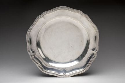 Runde Platte aus 925er Silber mit doppeltem, gesch