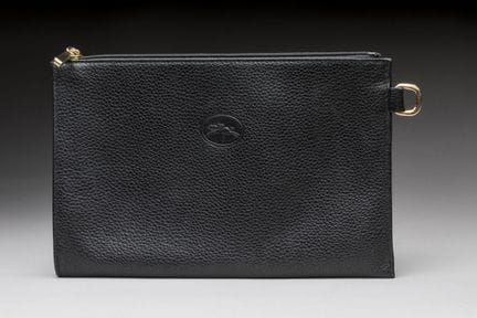 LONGCHAMP. Kleine Clutch aus schwarzem Leder.