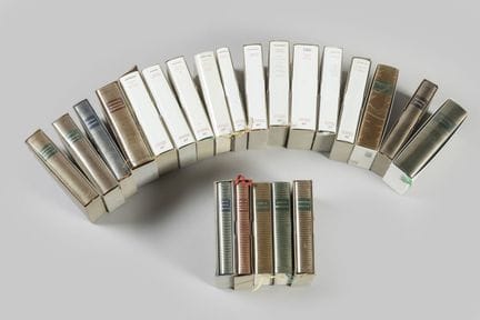 Ein Set aus zweiundzwanzig Büchern der Reihe „La P