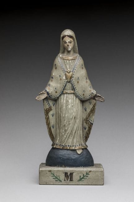 Kleine, polychrom bemalte Holzmadonna. Volkskunst 
