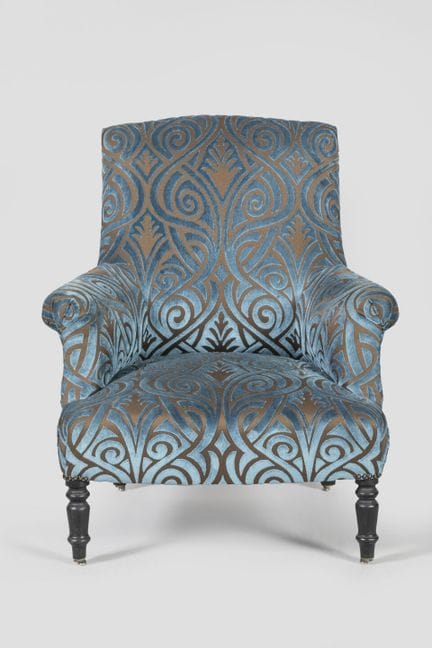 FAUTEUIL confortable en poirier noirci. Époque Nap