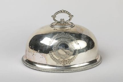 Ovale GLOCKE aus versilbertem Metall. Englische Ar