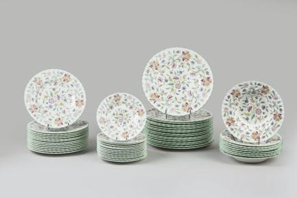Partie de SERVICE de TABLE en porcelaine de Minton