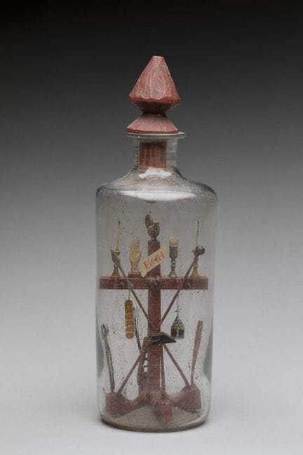 Petite BOUTEILLE de MARINIER en verre contenant un