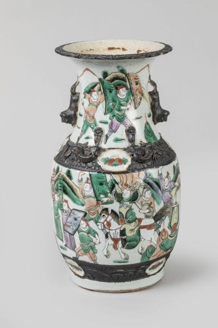 Vase aus Nanking-Steingut in Balusterform mit viel