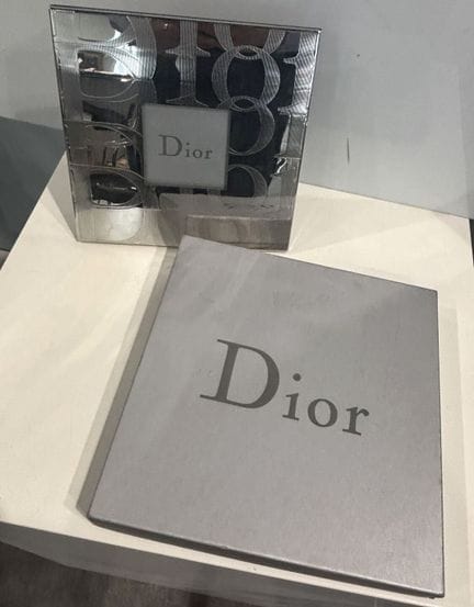 Christian DIOR - CADRE photo en métal gravé des le
