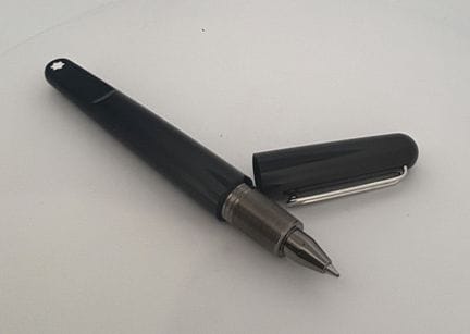 MONTBLANC - Modèle M. Design de Marc Newson.
Stylo