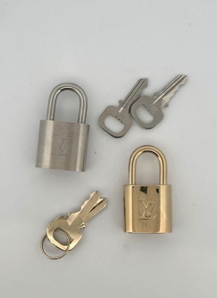 Louis VUITTON - Deux CADENAS dont un en métal doré