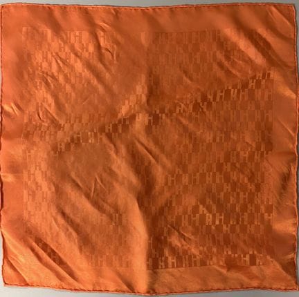 HERMÈS Paris. Seiden-Clutch mit dem sogenannten „G